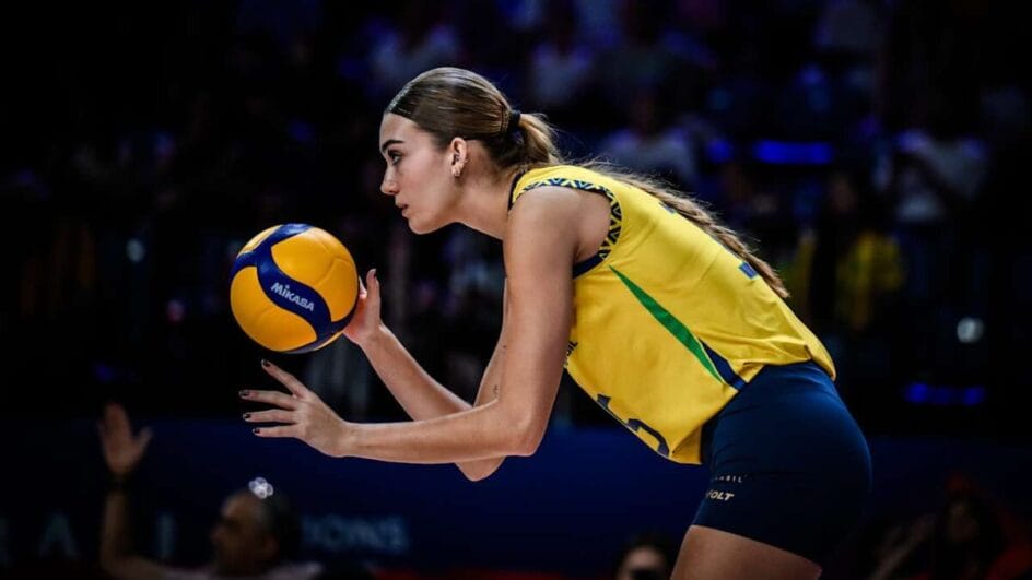 Catarinense Helena jogando pela Seleção Brasileira na VNL 2025