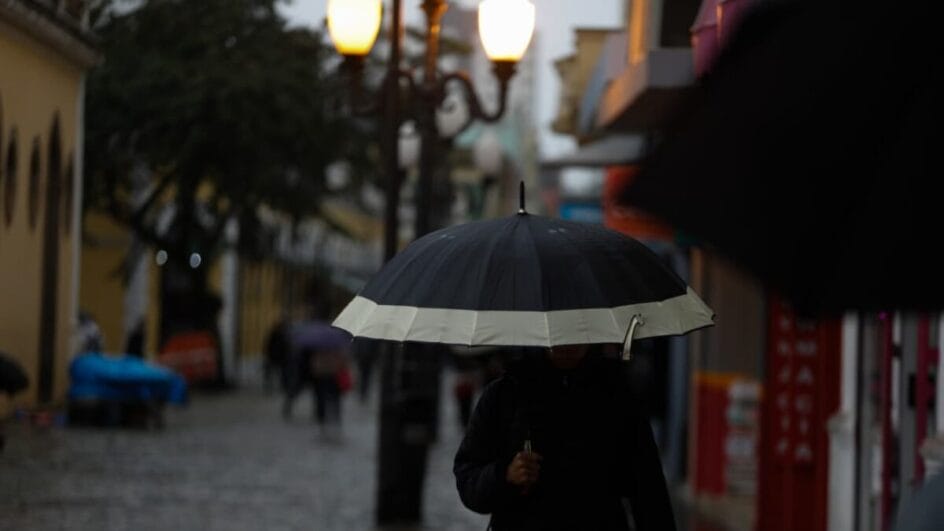 Circulação marítima influencia pancadas de chuva em algumas regiões (Foto: Alan Pedro, Diário Catarinense)