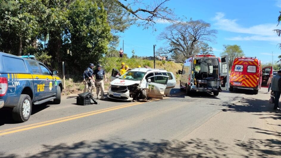 Colisão envolvendo carro da saúde deixa sete pessoas feridas na BR-282 no Oeste de SC