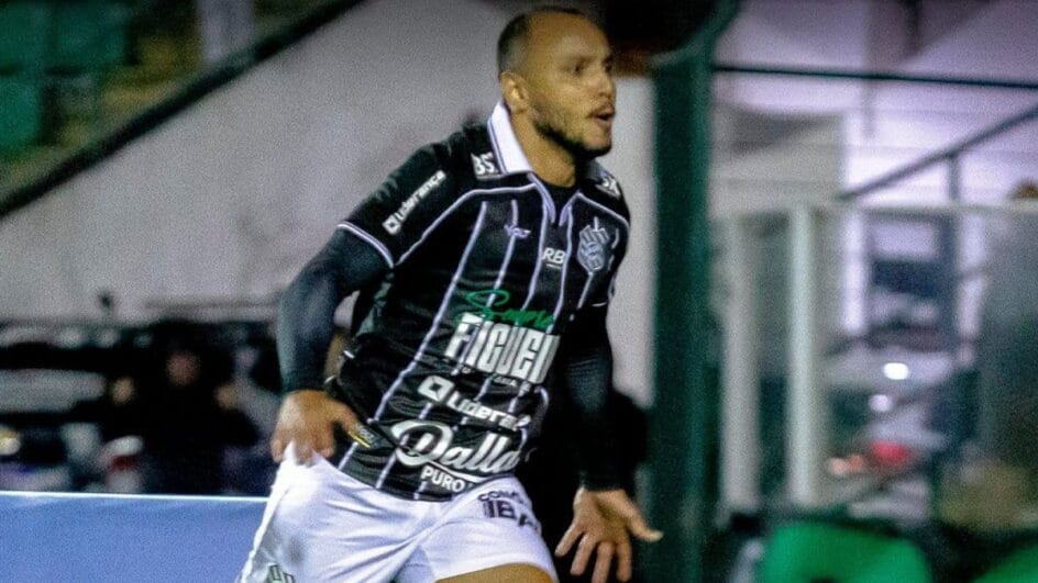 Felipe Augusto marcou o gol da vitória do Figueira (Foto: Patrick Floriani, FFC)