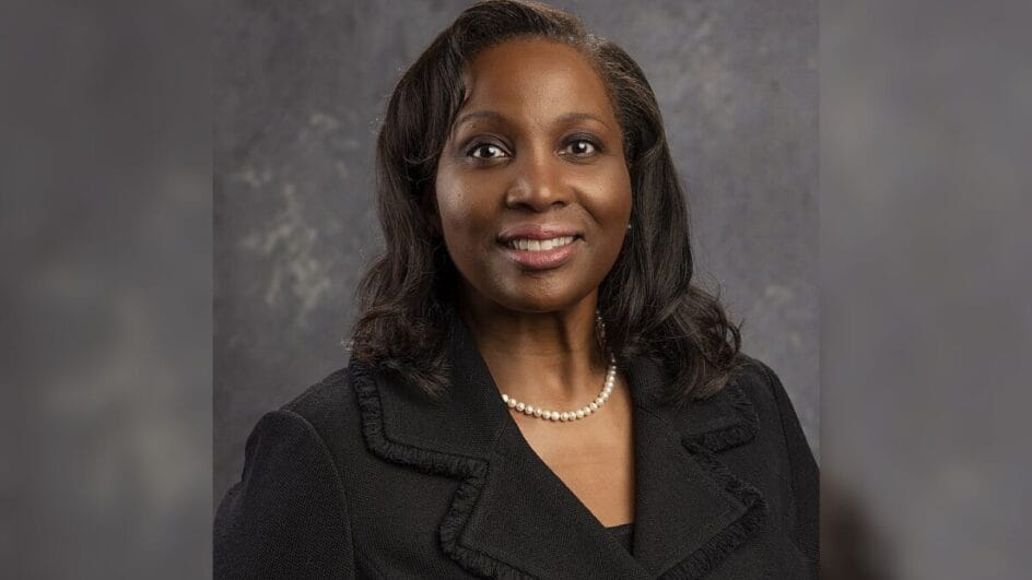 Demitida por Trump, diretora do Banco Central dos EUA se recusa a deixar cargo Ação ilegal