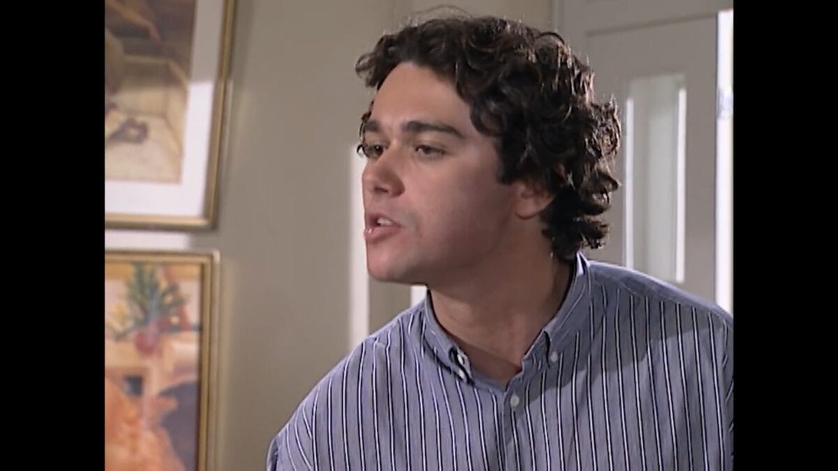 E ele diz que ela vai morrer sozinha e solteira em História de Amor