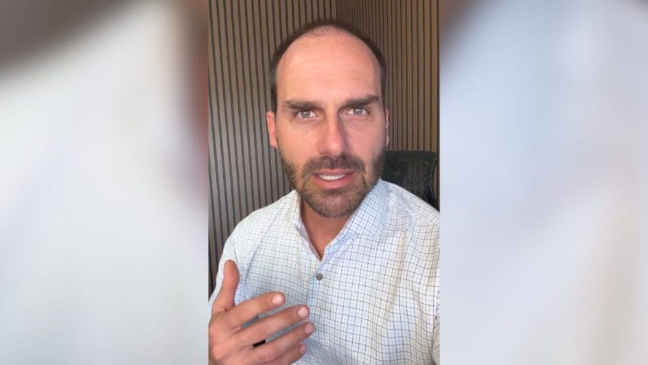 Eduardo Bolsonaro diz que "não existe recuo" e que esposa de Moraes pode ser sancionada
