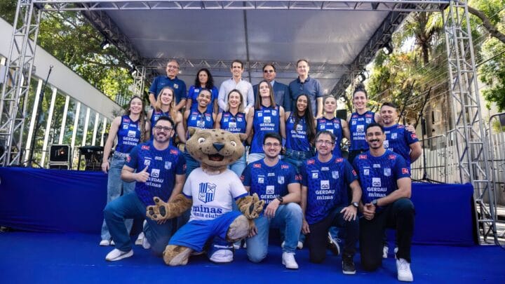 Elenco do vôlei feminino do Minas