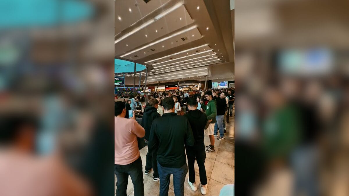 Entre vaias e aplausos, Carlos Bolsonaro movimenta shopping da Grande Florianópolis
