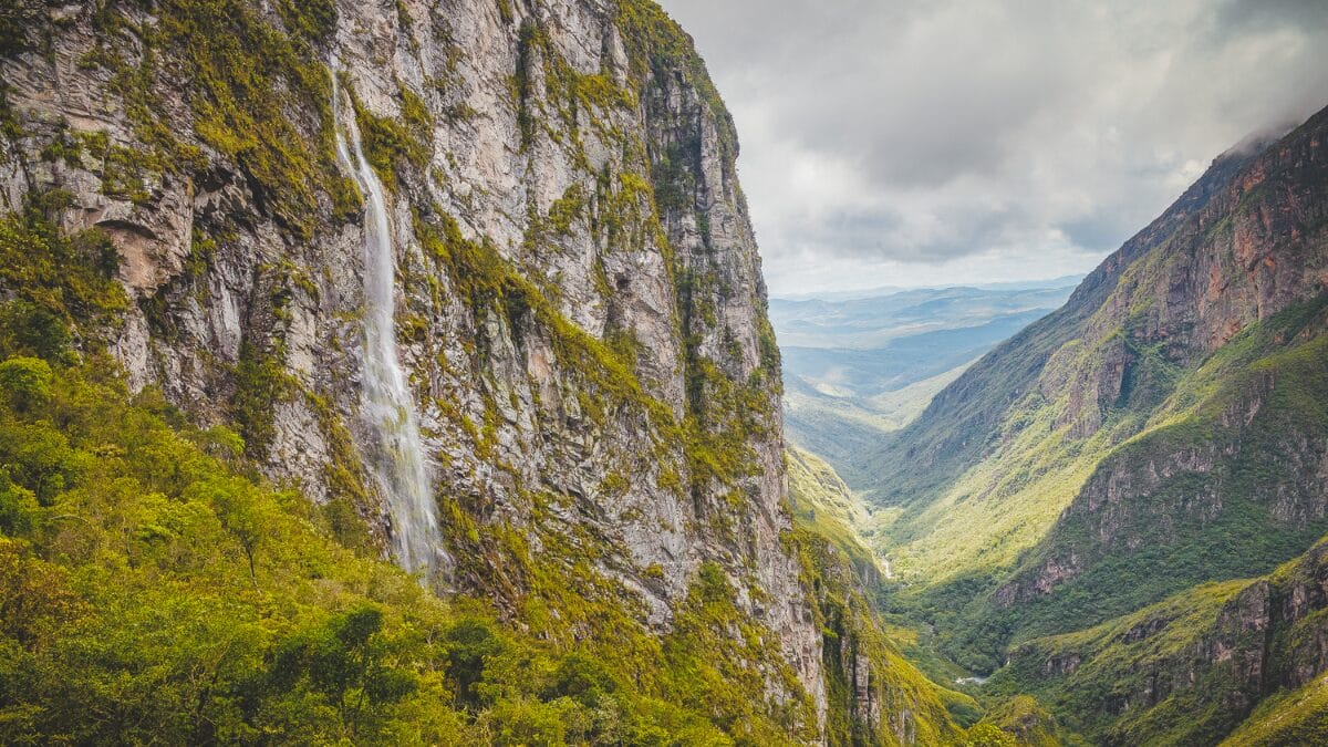 Escalador de SC morre após cair em escalada de 20 metros na Serra do Cipó em Minas Gerais