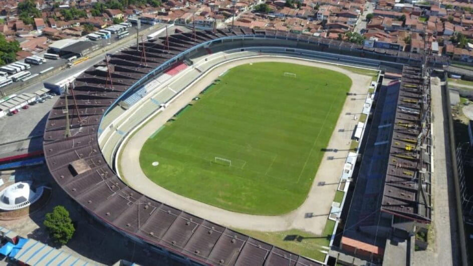 Estádio Rei Pelé, palco do jogo entre CRB e Paysandu em Maceió (Foto: Estado do Alagoas, Reprodução)