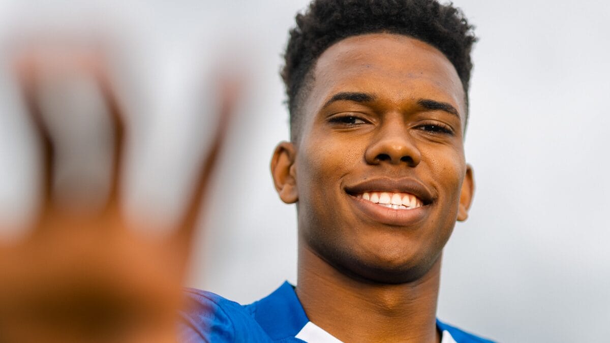 Estevão no Chelsea (Foto: Divulgação, Chelsea)