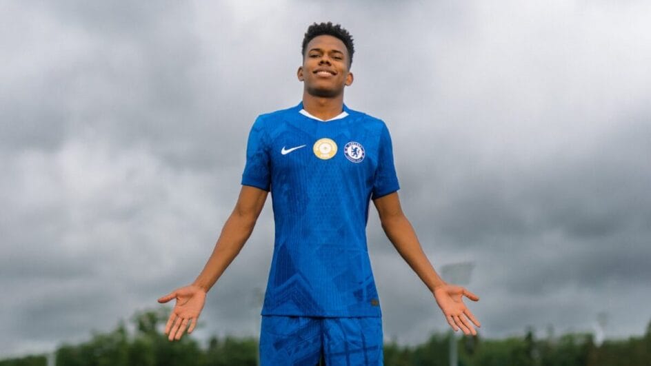 Estêvão assumiu camisa 41 no Chelsea (Foto: Divulgação, Chelsea)