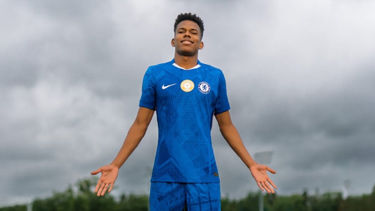 Estêvão assumiu camisa 41 no Chelsea (Foto: Divulgação, Chelsea)