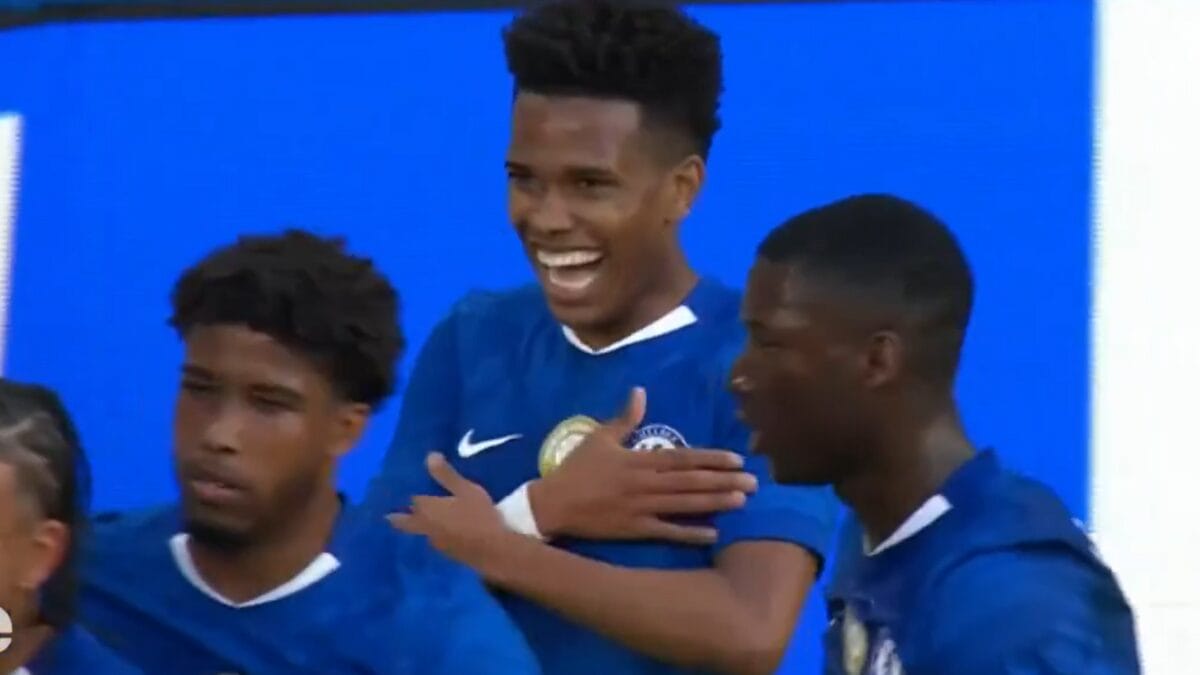 Estêvão comemora primeiro gol pelo Chelsea (Foto: Reprodução, Sportv)