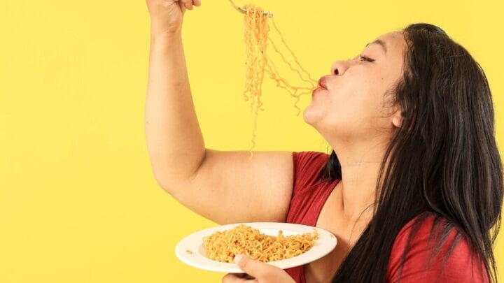 Estudo Revela os Riscos do Consumo Frequente de Macarrão Instantâneo