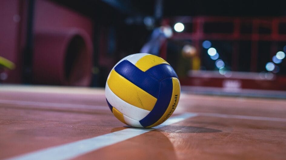 FIVB divulgou nota oficial nesta terça-feira (12) para comunicar a desclassificação da atleta (Foto: Banco de imagens Canva)