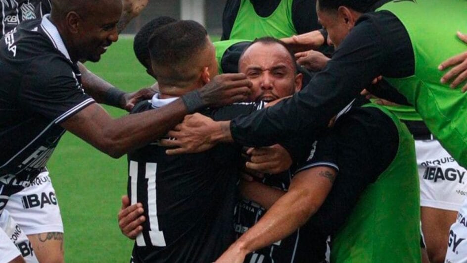 Figueirense venceu por 3 a 0 fora de casa (Foto: Figueirense, Divulgação)