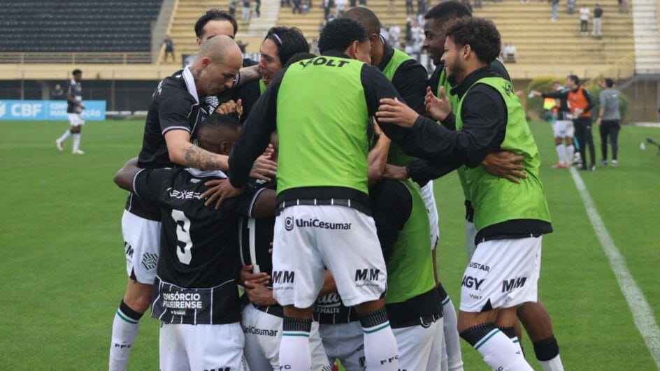 Contra o São Bernardo, Figueirense fez apenas a quarta vitória na Série C (Foto: Daniel Gimenes, FFC)