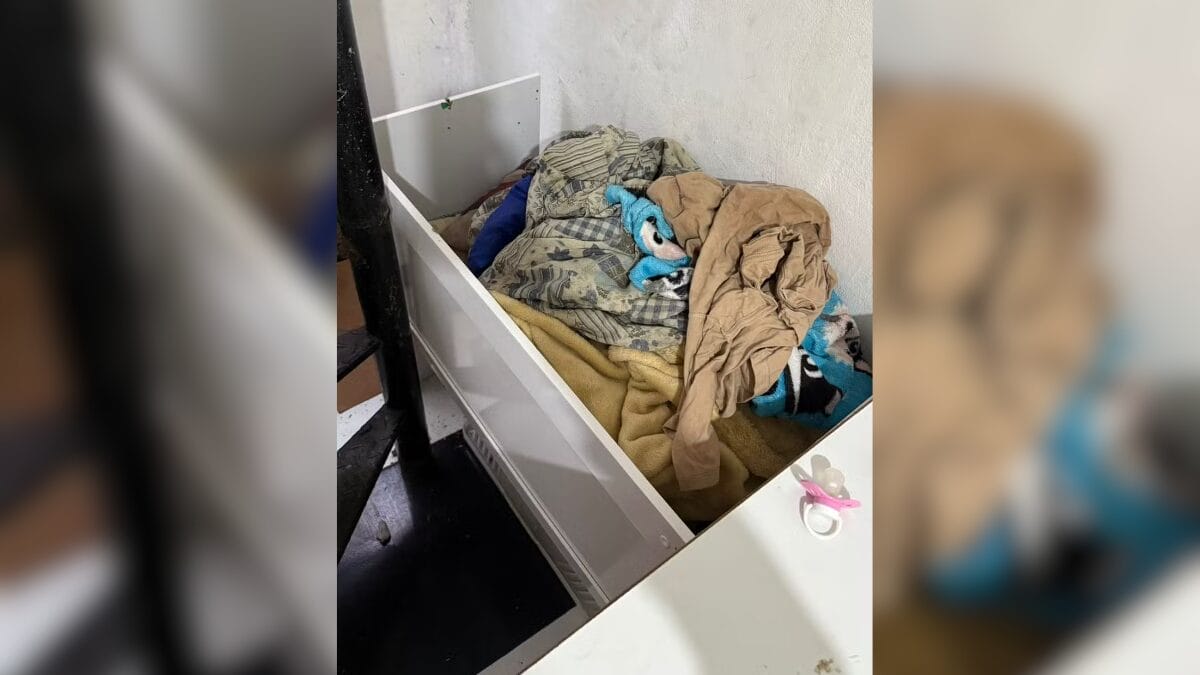 Insalubre como é o quarto onde bebê morreu após ficar sozinho com irmão para mãe ir a baile funk