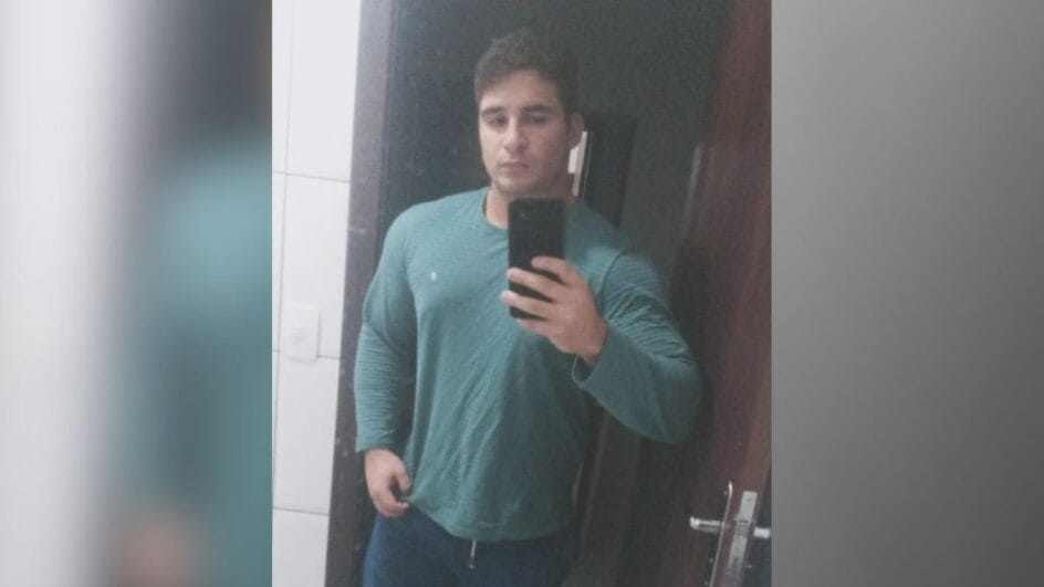 Homem alegou "crise de claustrofobia" (Foto: Redes sociais, Reprodução)