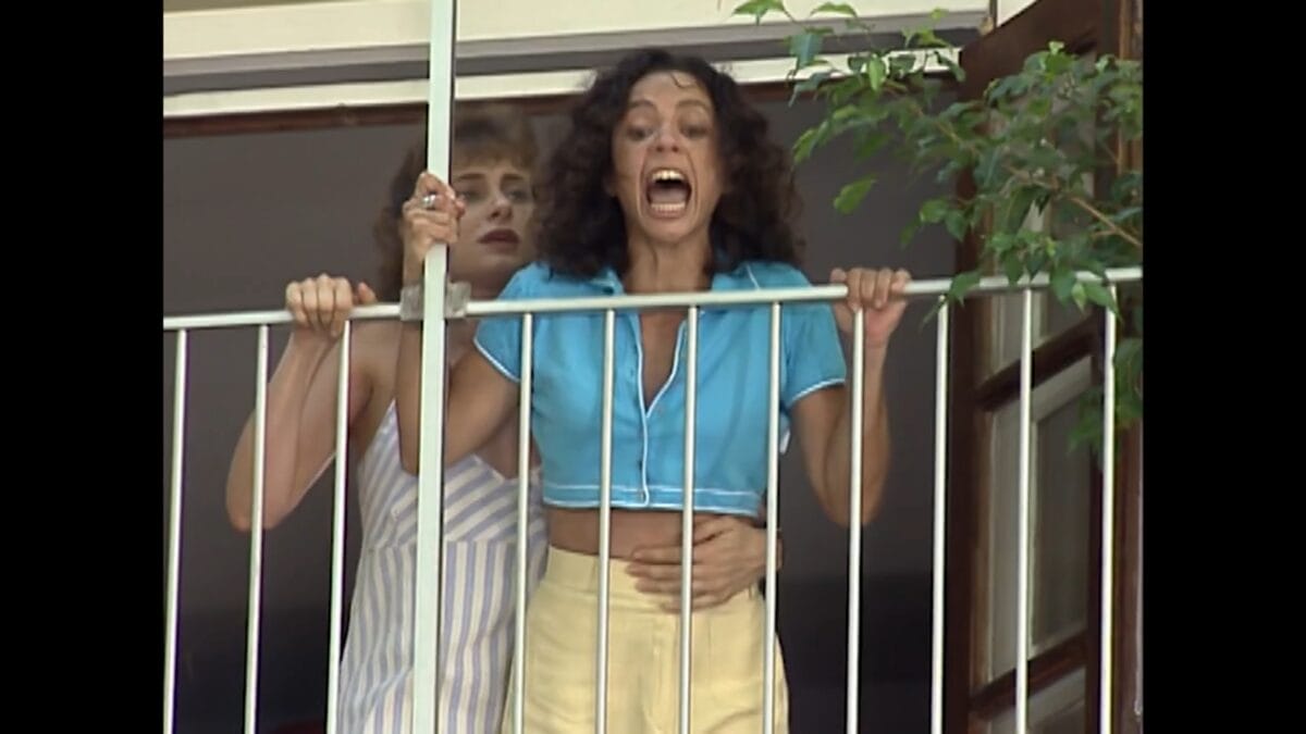 Joyce fica furiosa e diz que Caio é um marginal e que vai colocá-lo na cadeia