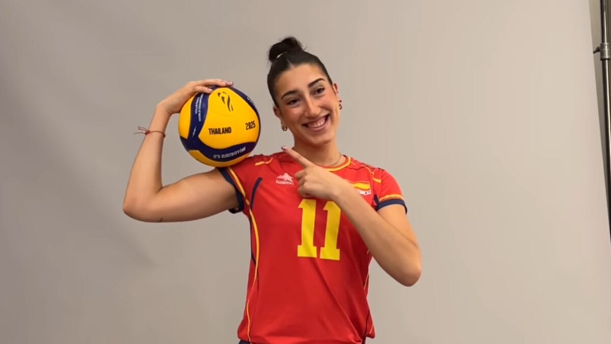 Julia de Paula, nascida no Brasil, vai representar a seleção da Espanha no Mundial de Vôlei Feminino 2025 (Foto: Reprodução, Instagram)