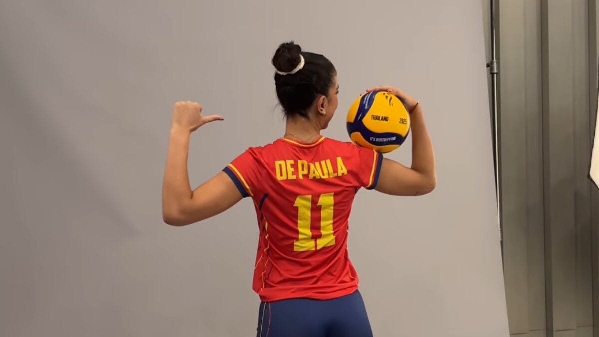 Julia de Paula, nascida no Brasil, vai representar a seleção da Espanha no Mundial de Vôlei Feminino 2025 (Foto: Reprodução, Instagram)