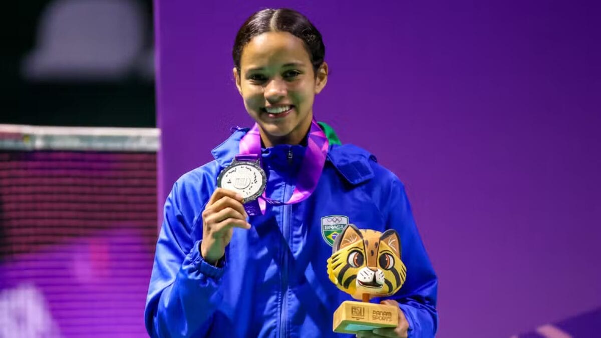 Juliana Viana com mdelha de prata no Pan Júnior 2025