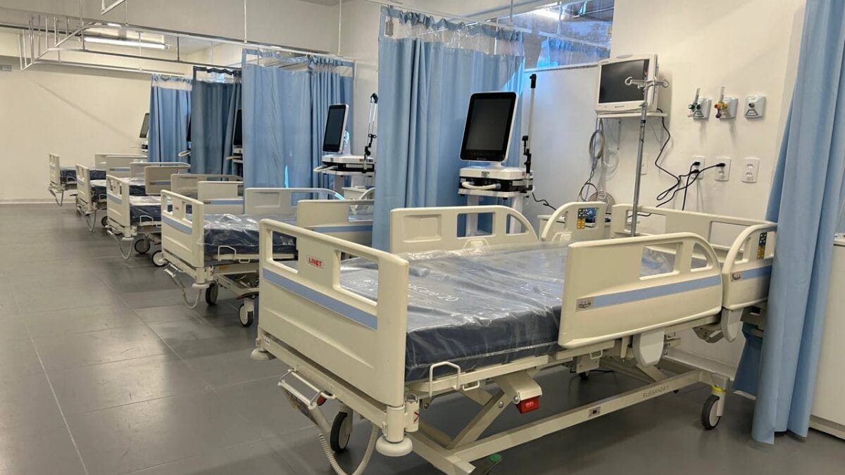 O Hospital São Francisco, de Santo Amaro da Imperatriz, abriu cinco leitos de UTI em agosto