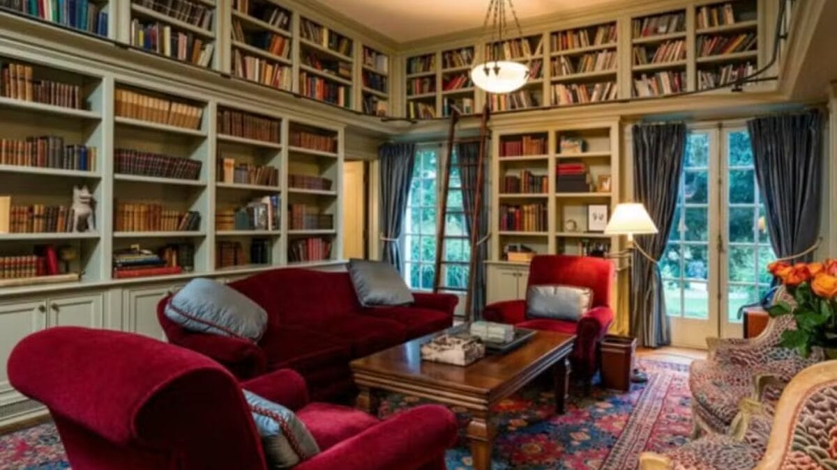 Mans&atilde;o de Angelina Jolie avaliada em R$ 133 milh&otilde;es