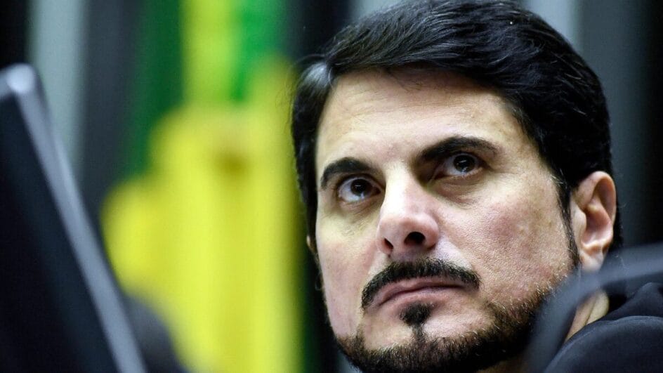 Plenário da Câmara dos Deputados durante sessão conjunta do Congresso Nacional para votação de vetos e projetos, entre eles o projeto da LDO (PLN 5/2022), que define diretrizes e metas para a elaboração e a execução da Lei Orçamentária Anual (LOA) de 2023. Deve ser votado, também, o Veto 46/2021, sobre a revogação da Lei de Segurança Nacional e criminalização de notícias falsas que comprometam as eleições. Em destaque, relator da Lei de Diretrizes Orçamentárias (LDO) 2023, senador Marcos do Val (Podemos-ES). Foto: Geraldo Magela/Agência Senado