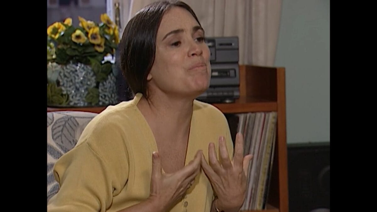 Marta lembra do passado de Joyce em História de Amor