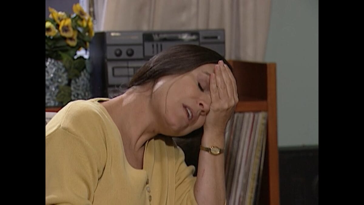 Marta lembra do passado de Joyce em História de Amor