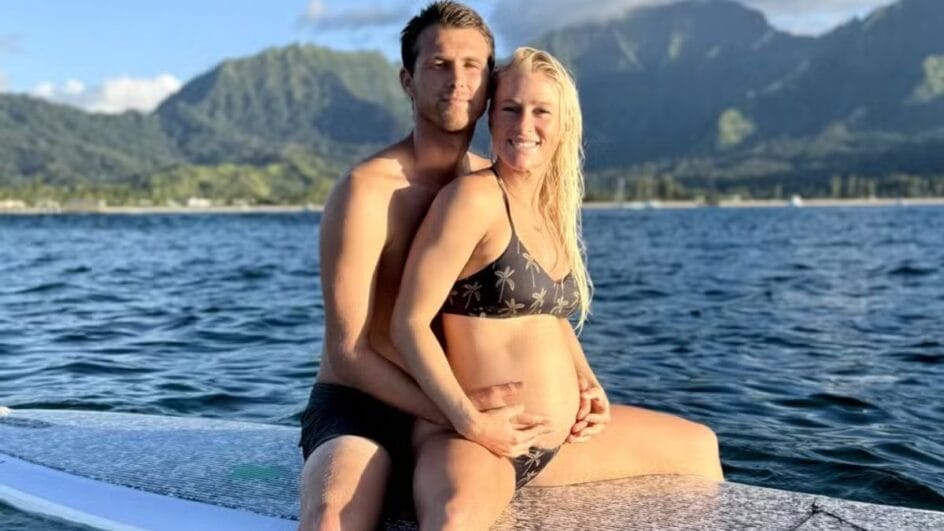 Surfista Tati Weston-Webb anunciou gravidez (Foto: Redes sociais, reprodução)