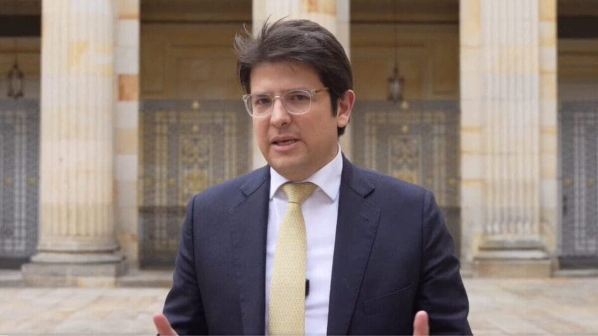Morre Miguel Uribe, pré-candidato à presidência da Colômbia, baleado durante discurso