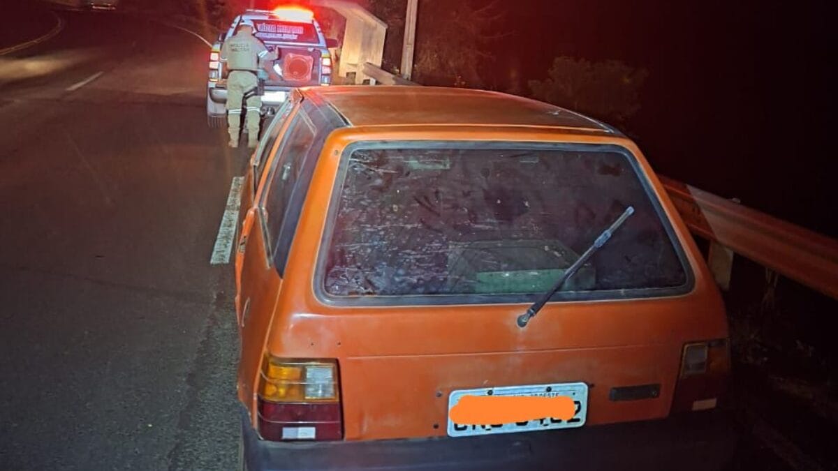 Embriagado e com CNH vencida há 5 anos, motorista é preso após quase colidir em viatura em SC