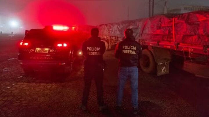 Carreta carregada com 20 toneladas de abóbora contrabandeada é apreendida no Oeste de SC