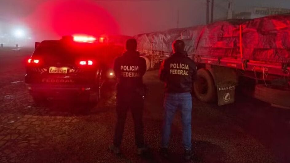 Carreta carregada com 20 toneladas de abóbora contrabandeada é apreendida no Oeste de SC