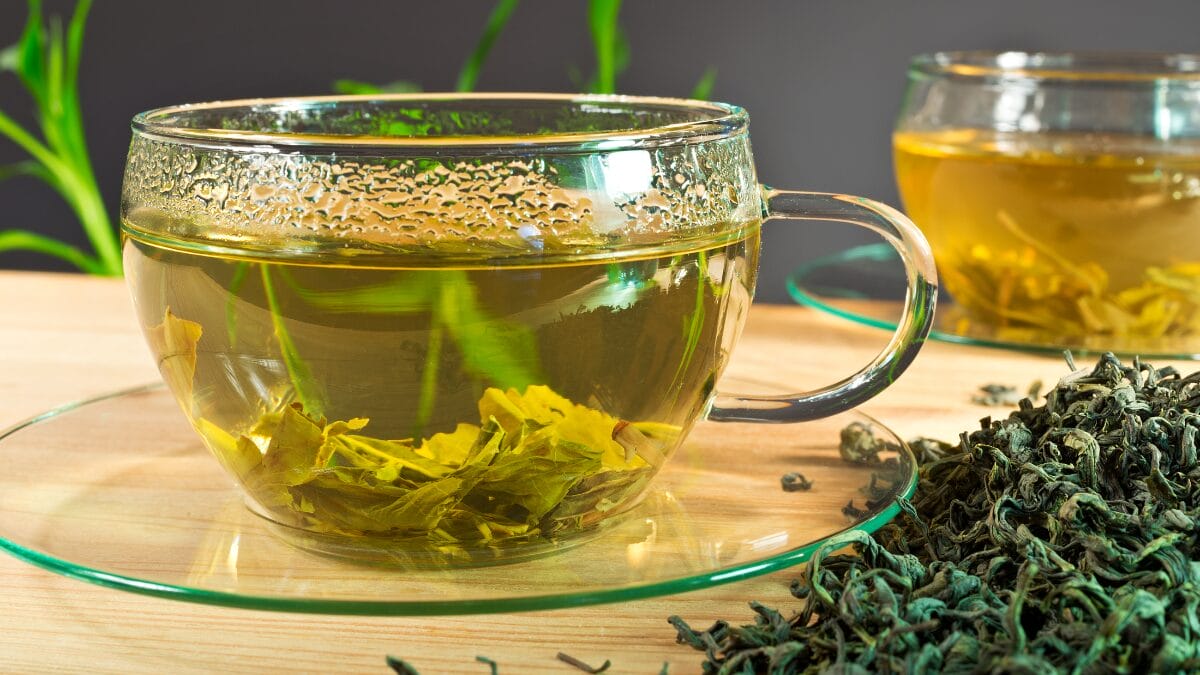O 'ingrediente secreto' do chá verde que potencializa a cafeína (e que o café não tem