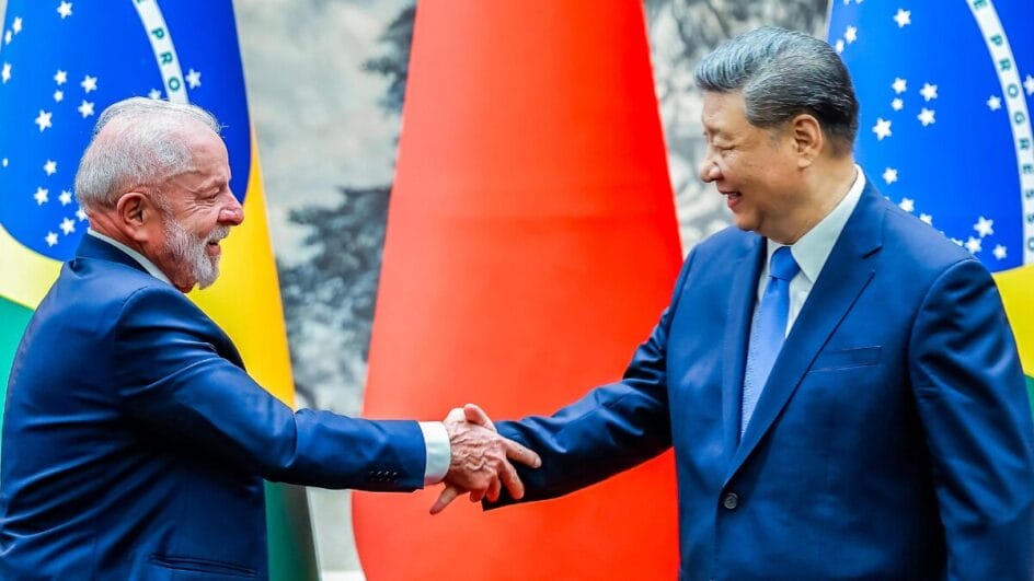 Pequim, 13/05/2025 - Presidente da República, Luiz Inácio Lula da Silva e o Presidente da República Popular da China, Xi Jinping, durante a cerimônia de assinatura de Atos, no Palácio do Povo. Foto: Ricardo Stuckert/PR