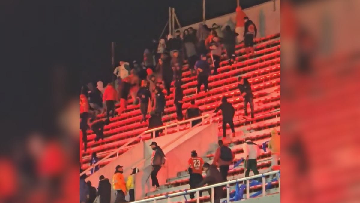 Partida foi suspensa por conta da violência nas arquibancadas (Foto: Redes sociais, Reprodução)