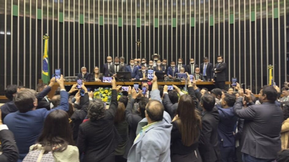 Parlamentares bolsonaristas buscam obstrução ao Congresso em pressão por anistia (Foto: X, Reprodução)