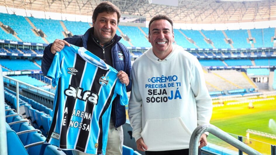 Alberto Guerra, presidente do Grêmio, e Marcelo Marques, comprador da Arena (Foto: Angelo Pieretti)