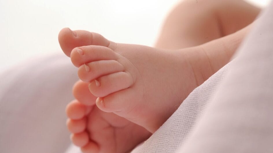 Pais denunciam que bebê ficou sem comida em creche e servidoras são afastadas em SC