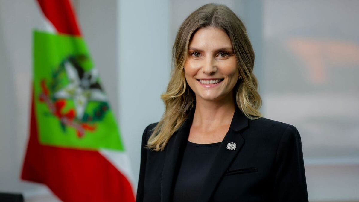 Primeira mulher a comandar a Polícia Científica em SC