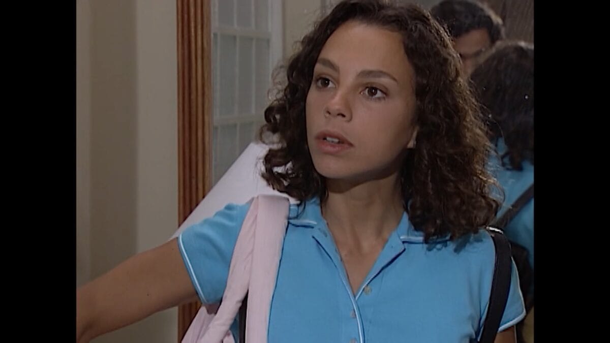 Quando vai sair se depara com Caio na porta