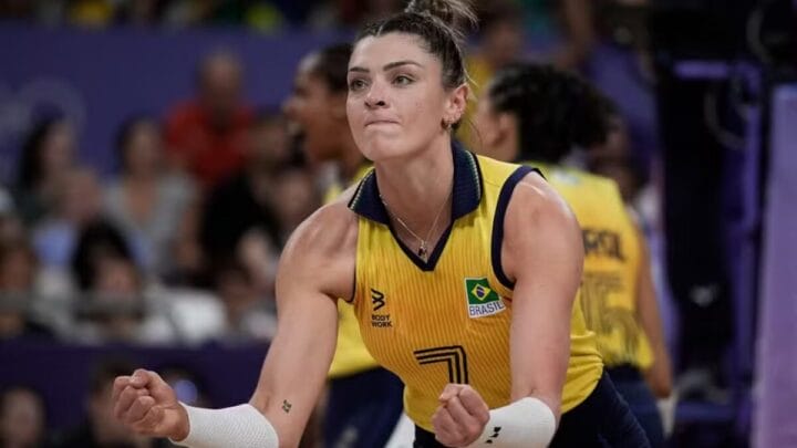 Rosamaria, da seleção feminina do Brasil de vôlei, durante a semifinal das Olimpíadas de Paris contra os Estados Unidos