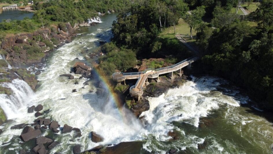 Salto Saudades cataratas em Quilombo