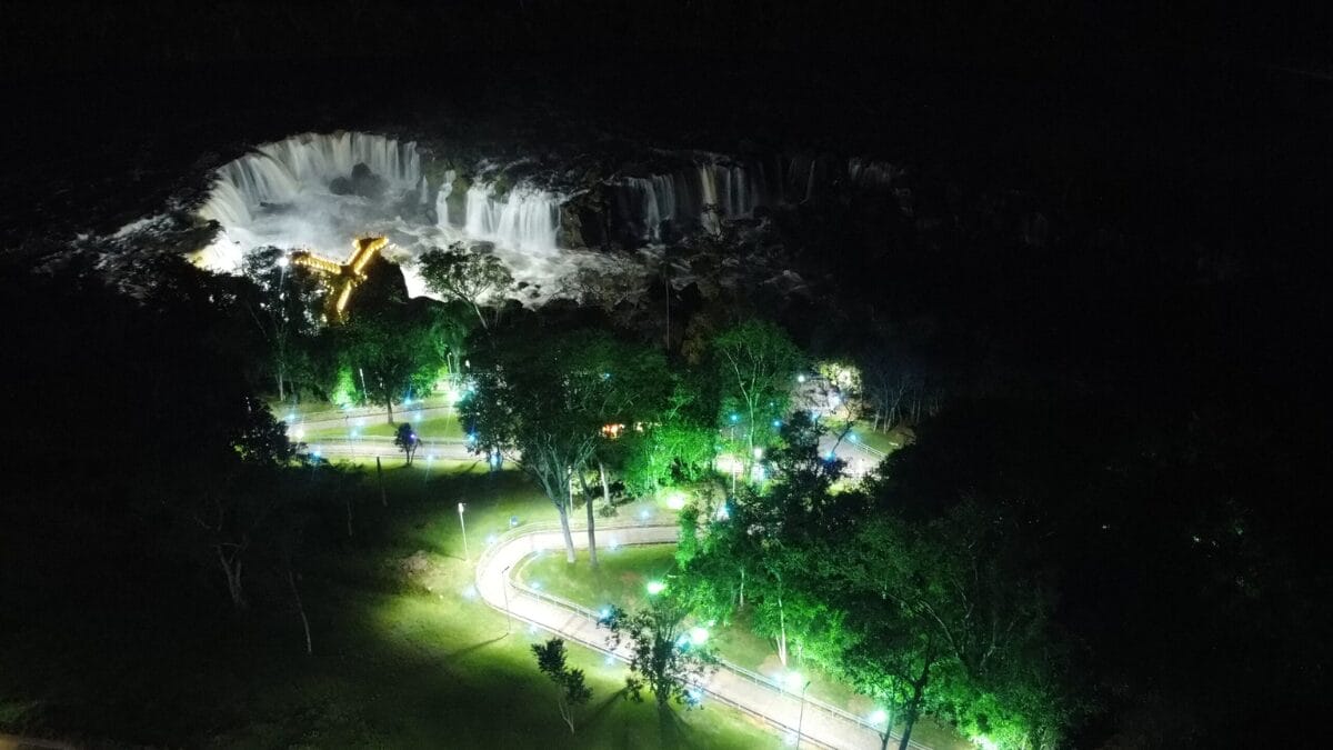 Salto Saudades cataratas em Quilombo