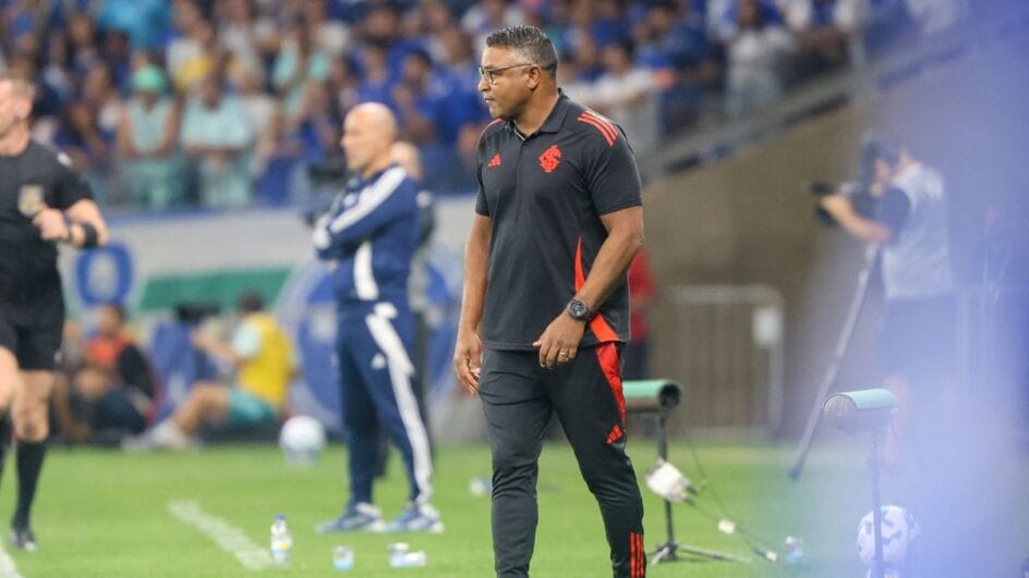 Roger Machado enfrenta pressão no comando do Inter (Foto: Ricardo Duarte)