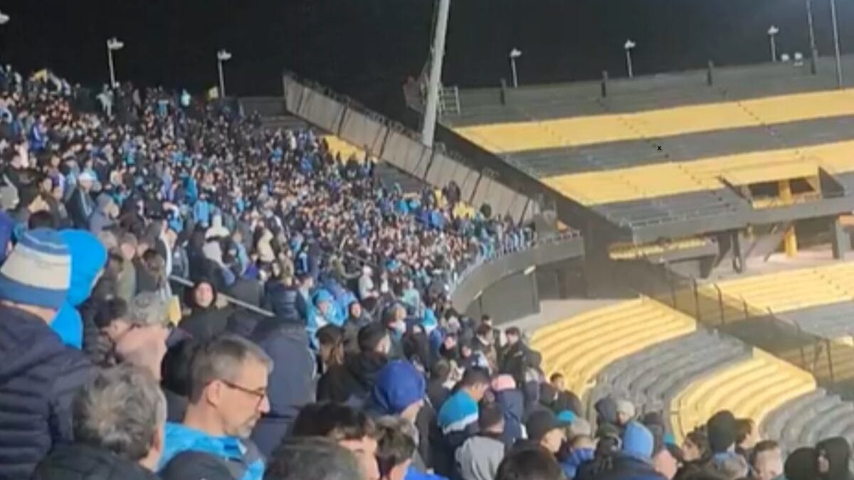 Torcida do Racing detida no estádio (Foto: Reprodução, X)