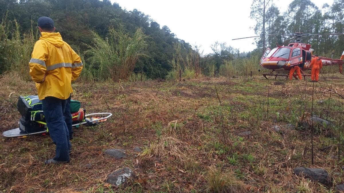 VÍDEO Grupo em acampamento é resgatado por helicóptero após chuvas intensas atingirem SC