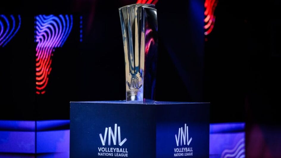 Troféu de campeão da VNL Masculina (Foto: divulgação FIVB)